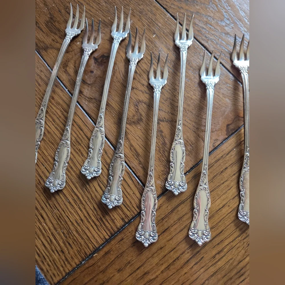 Wm Rogers & Son AA Silverplated Cocktail Forks (8)